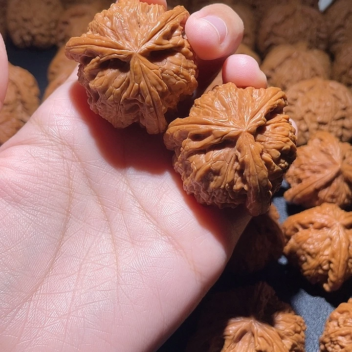 边***城吊坠文玩核桃小妹三棱