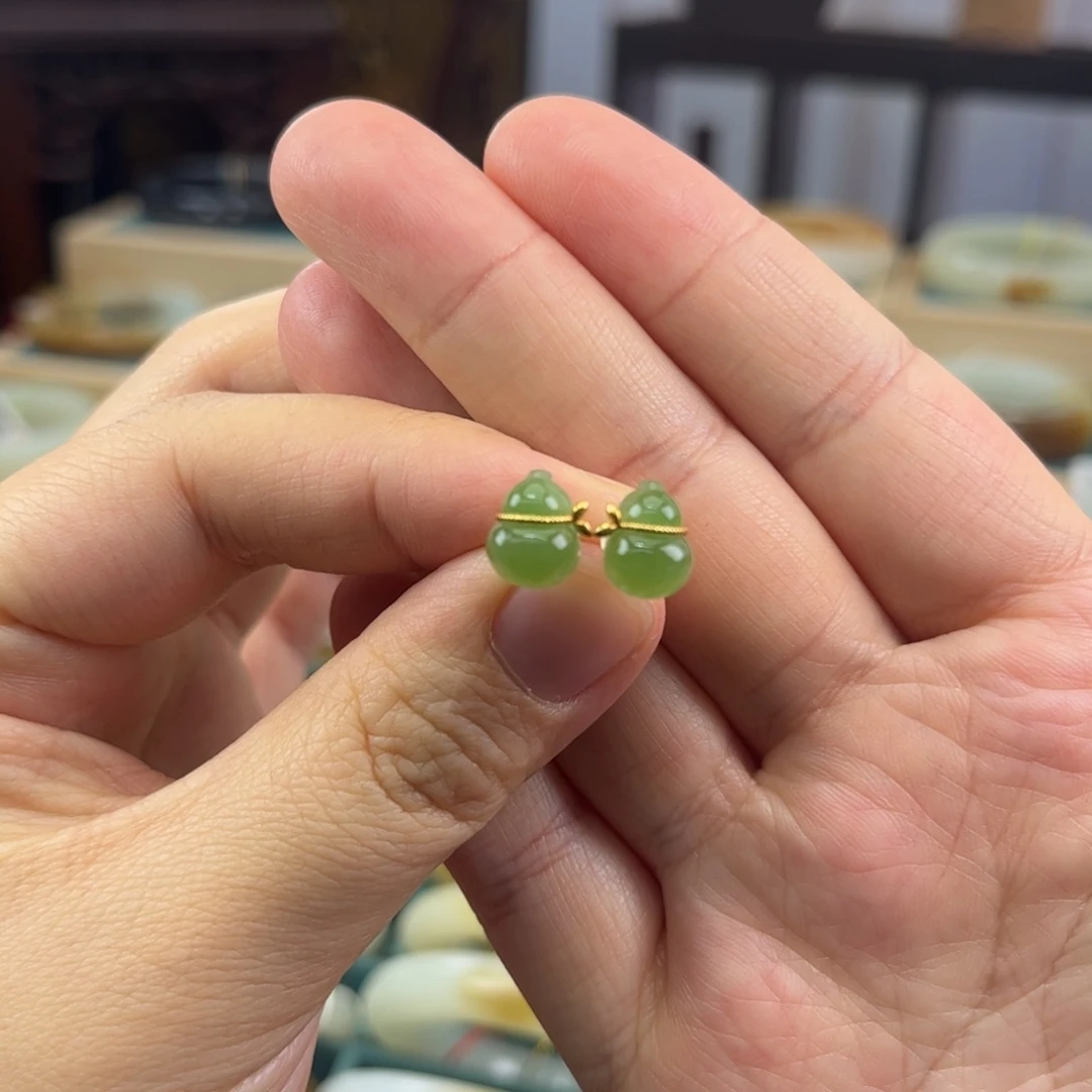 和田玉18K金镶嵌耳饰