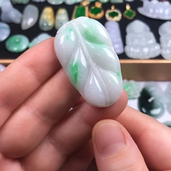 颈饰未镶嵌翡翠叶子