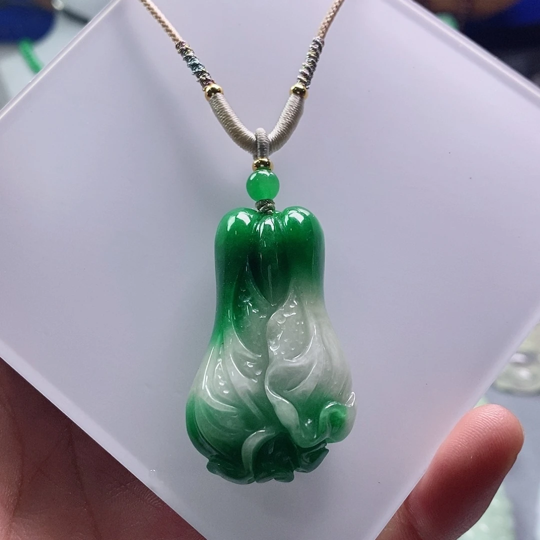 翡翠未镶嵌吊坠(赠链)
