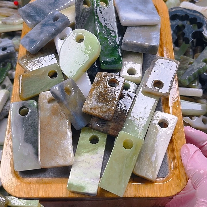 大***沙和田玉（糖玉）未镶嵌珠宝半成品