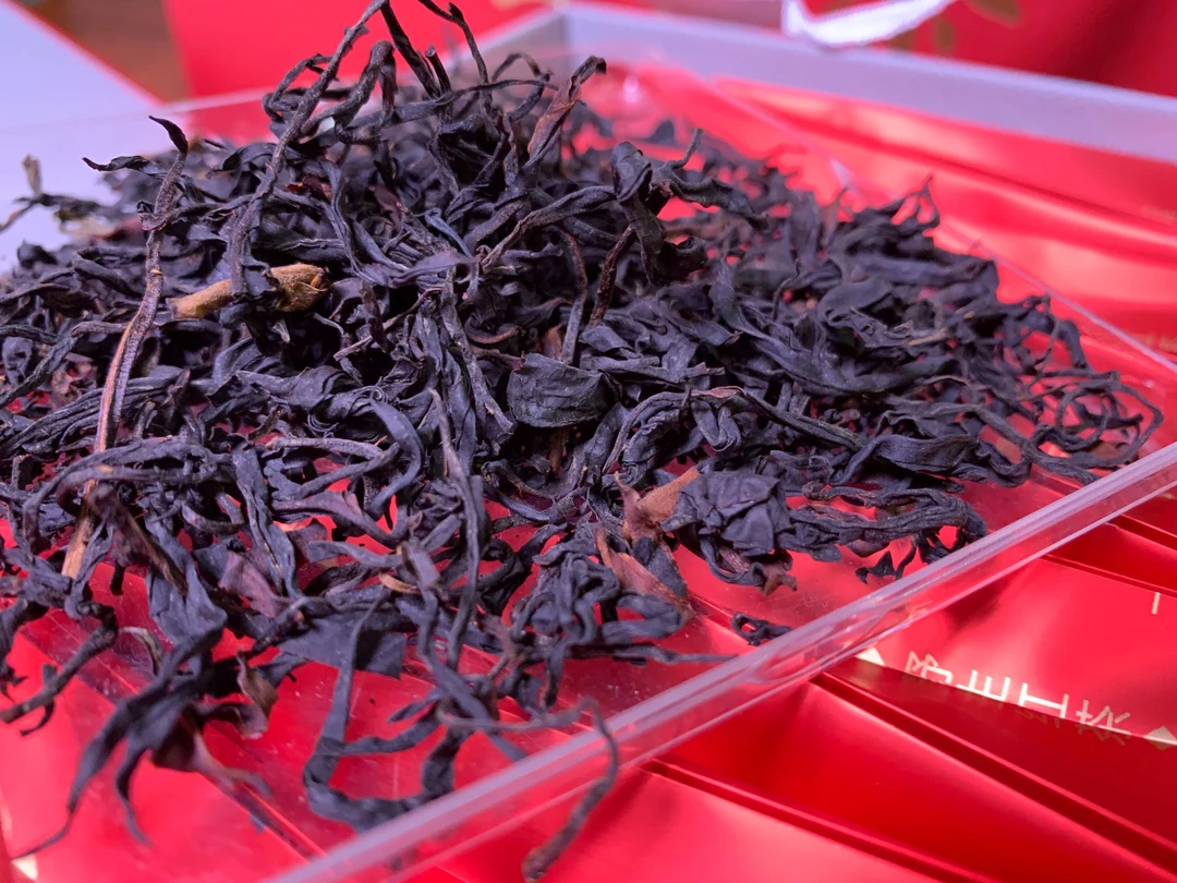 野生古树2024新茶滇红茶云南凤庆普洱特级茶叶蜜香浓香型礼盒散装