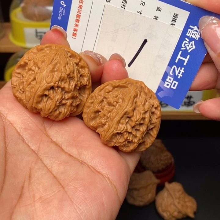 文玩核桃吊坠40白狮子