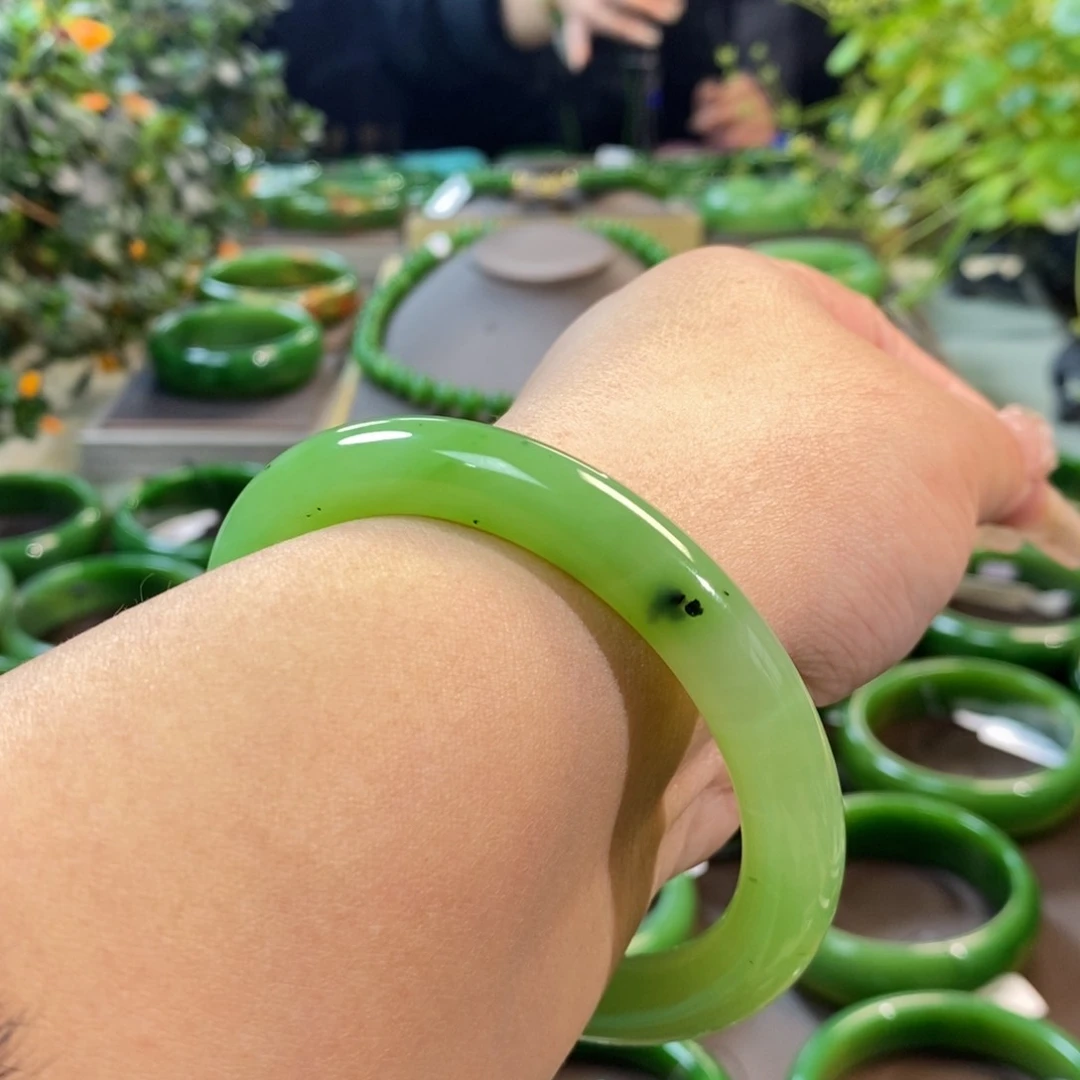 和田玉（碧玉）手镯未镶嵌