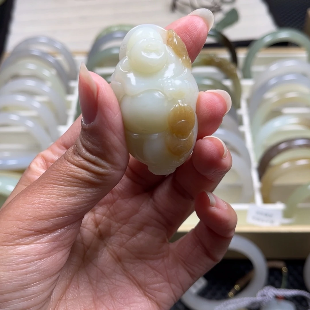 和田玉未镶嵌吊坠(赠链)