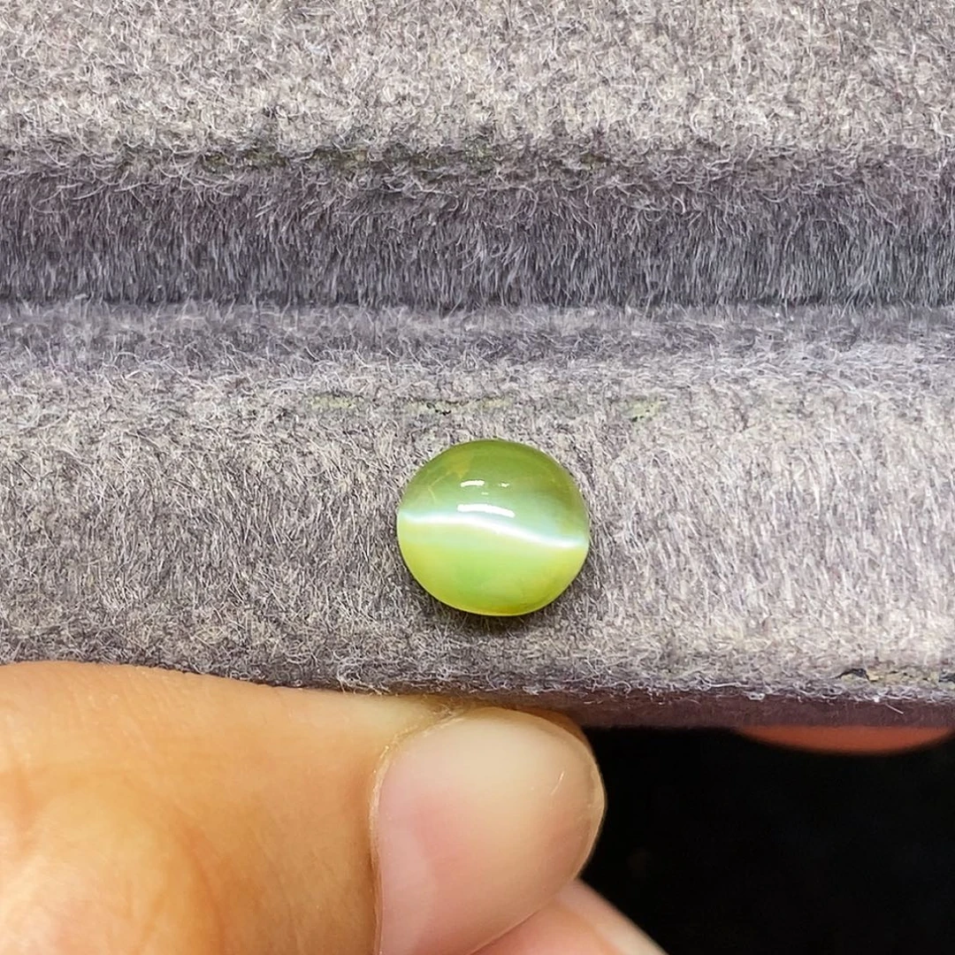 变石猫眼裸石2.04克拉天然金绿宝猫眼石