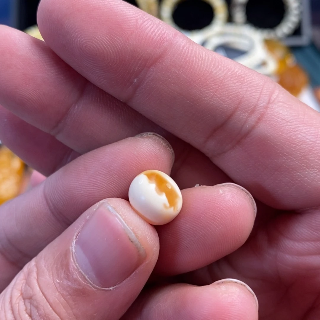 琥珀未镶嵌裸石11.5*8.2mm