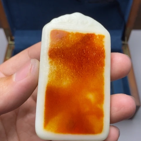 独***方和田玉未镶嵌颈饰