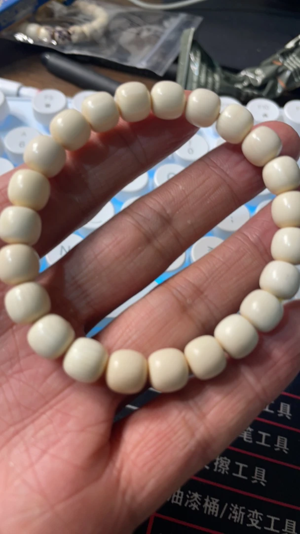 22555天然猛犸牙瑕疵手串配饰