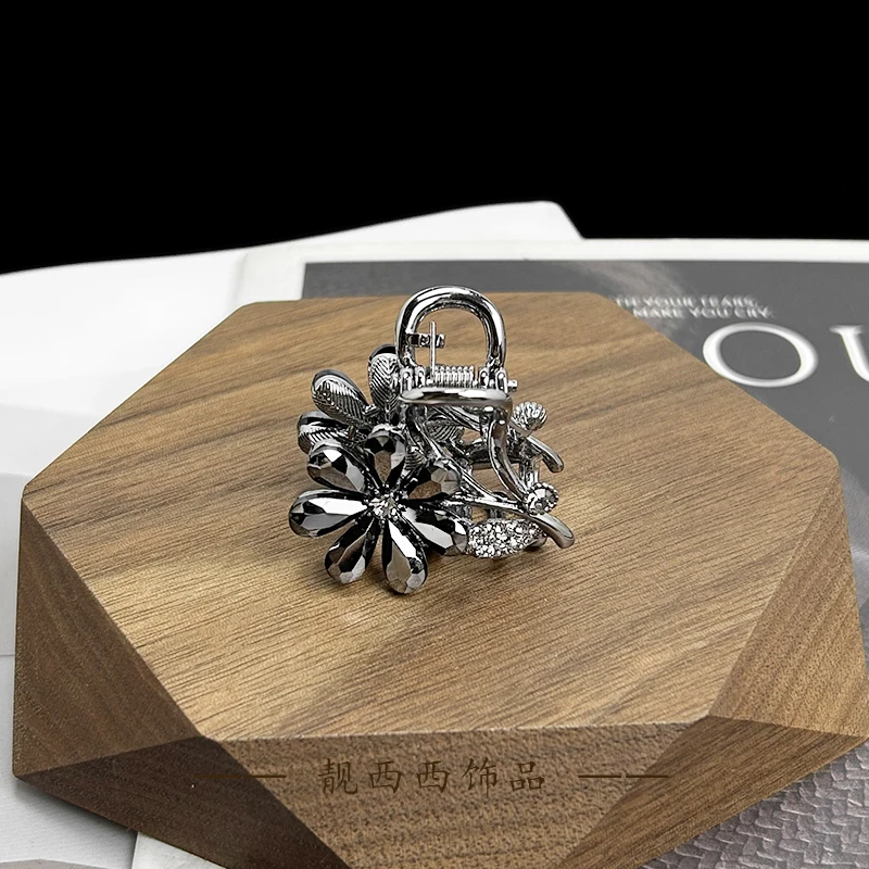 【LXX靓西西】8074 精致小雏菊减龄感3.5厘米半扎发抓夹