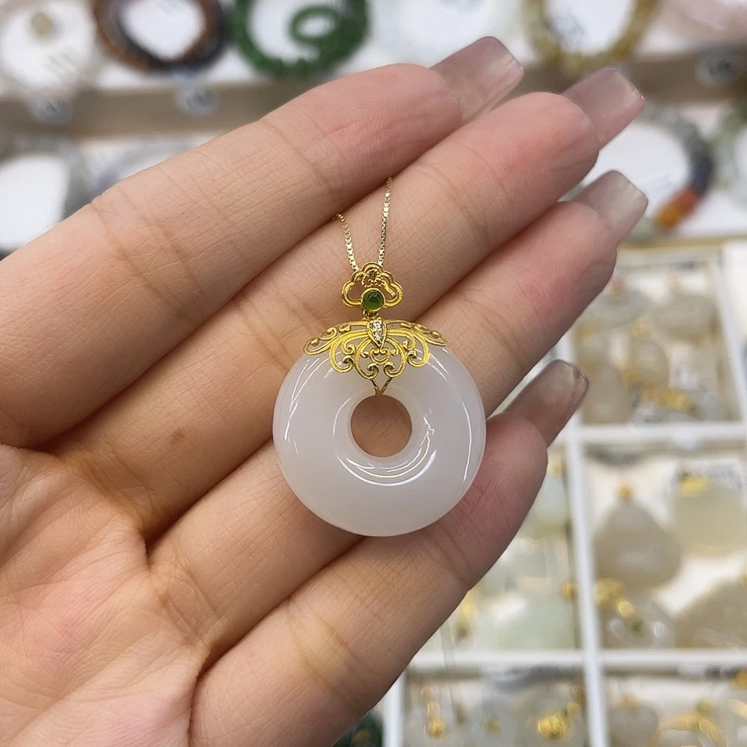 和田玉18K金镶嵌吊坠(赠链)