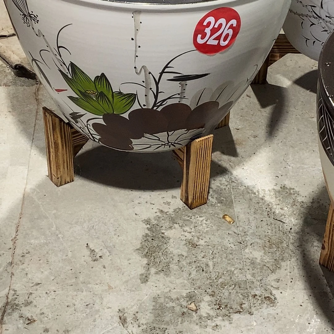 寒***雪陶瓷摆件实木底座一个发货