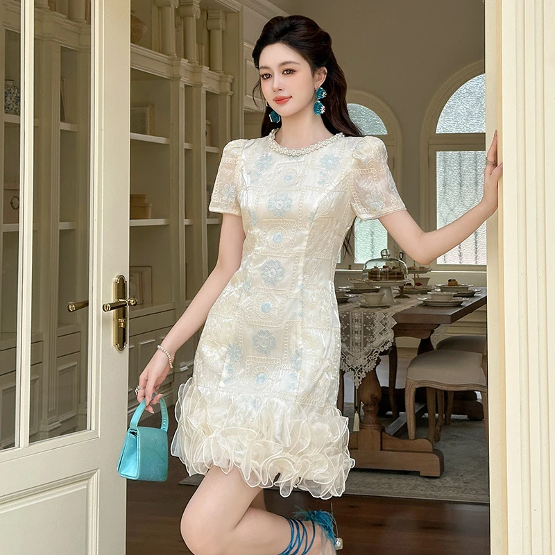 法式重工千金风连衣裙女2025新款夏季圆领收腰绣花设计包臀短裙子