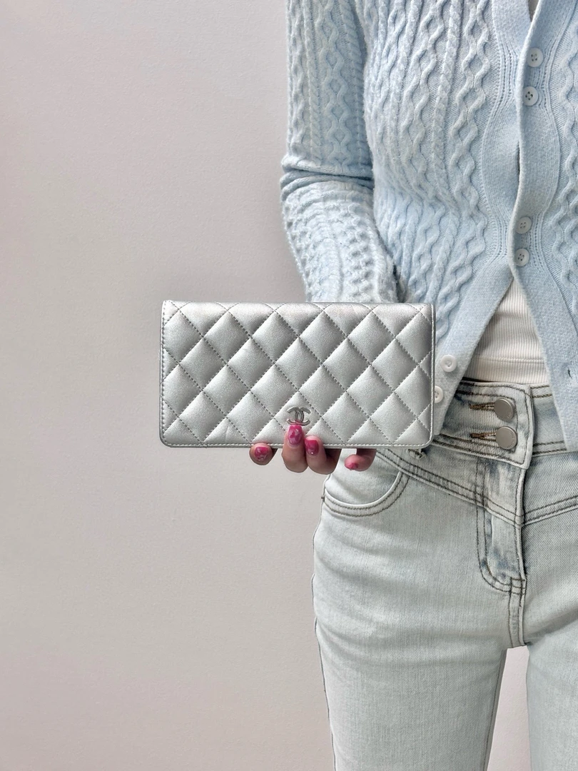 95新 Chanel/香奈儿 chanel 银色对折钱包