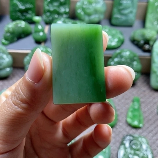 【闪购商品】颈饰未镶嵌和田玉