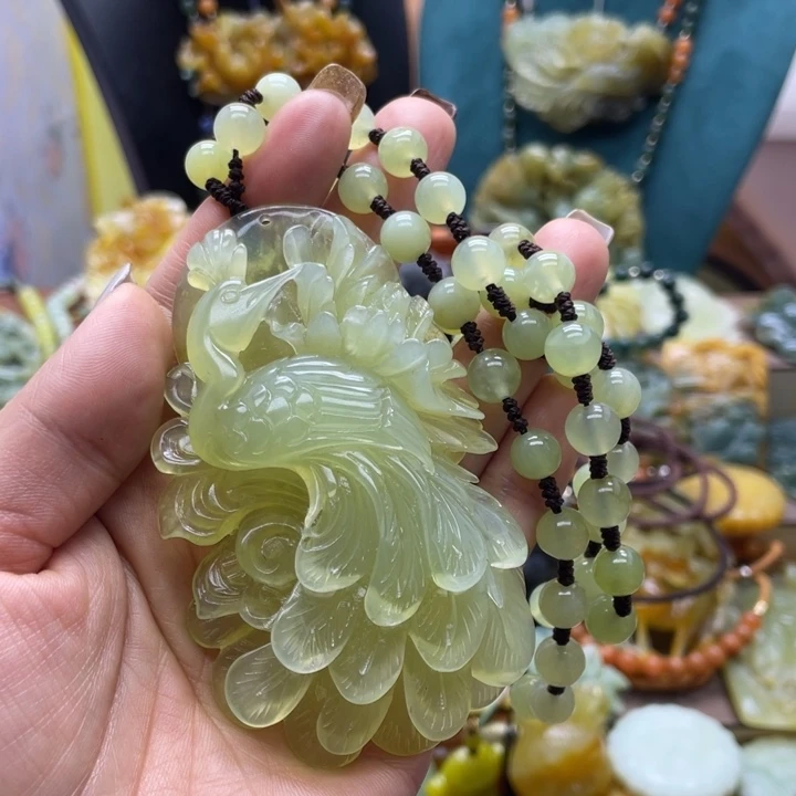 E***辰蛇纹石玉未镶嵌颈饰