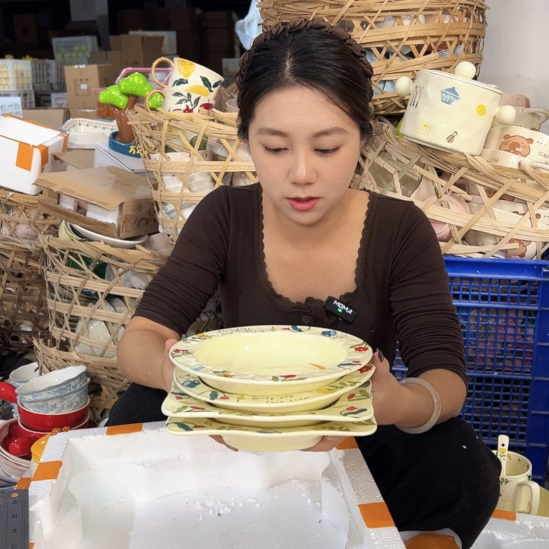 潮州陶瓷工厂微瑕各两个
