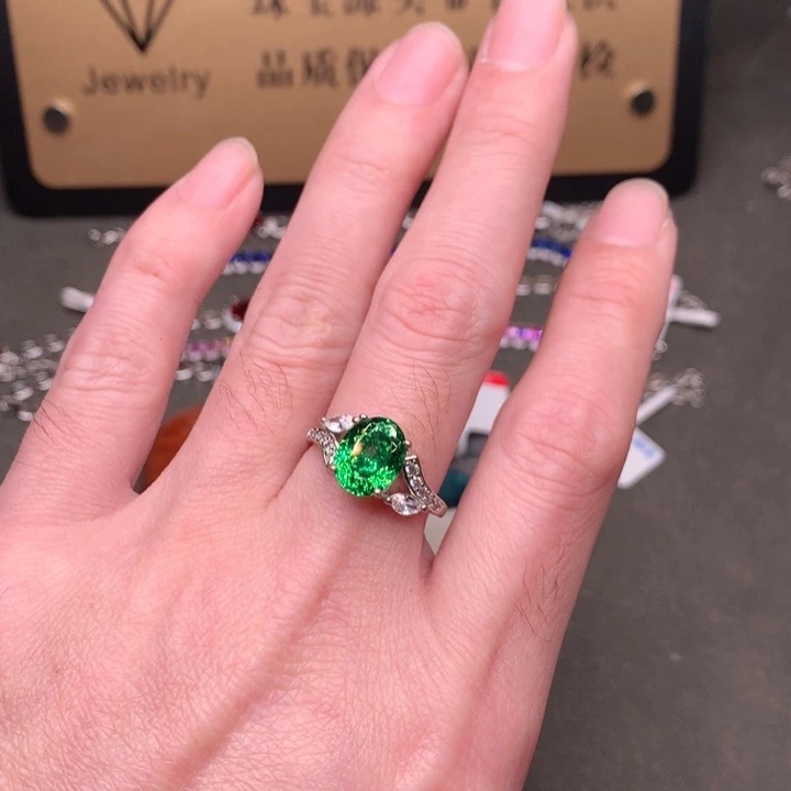 银S925镶嵌戒指石榴石（沙弗莱）