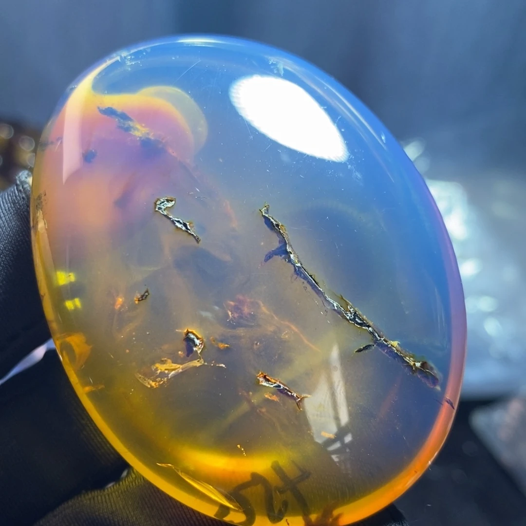 未镶嵌琥珀裸石。。。