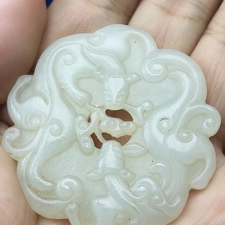 成***功颈饰未镶嵌和田玉（青白玉）