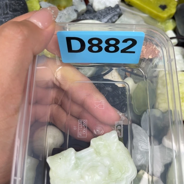 蛇纹石玉足银镀金镶嵌颈饰