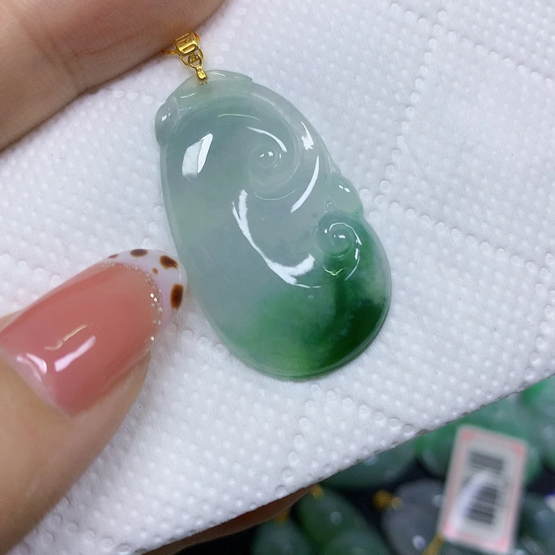 颈饰18K金镶嵌翡翠挂件