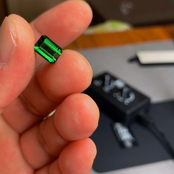 往***…碧玺珠宝半成品未镶嵌3.39克拉