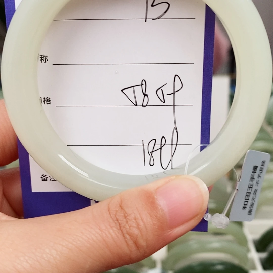 和田玉未镶嵌手镯微色差13