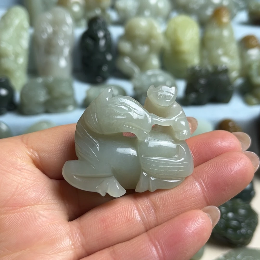 和田玉未镶嵌把件