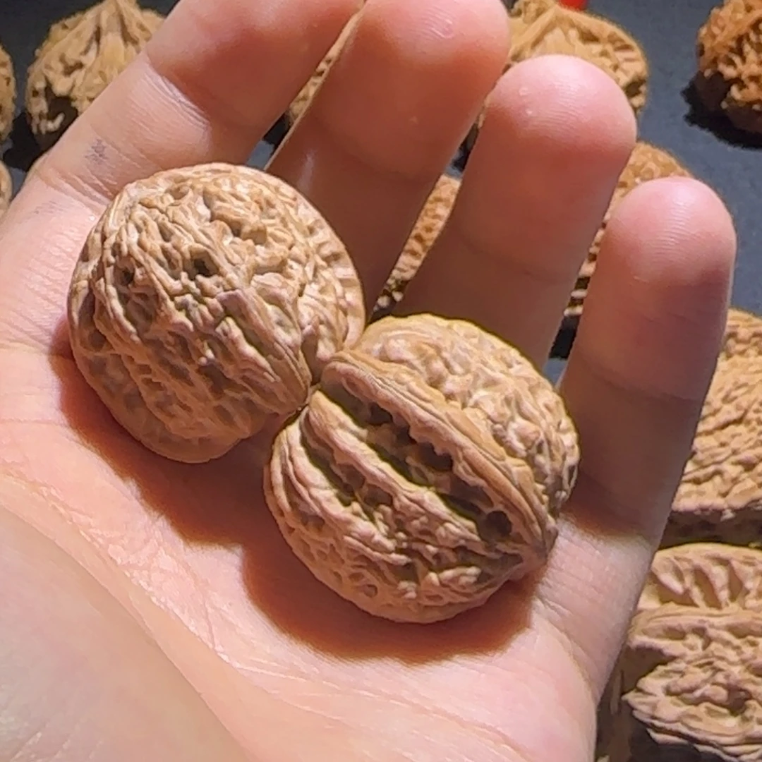 卫***星吊坠文玩核桃32白狮子