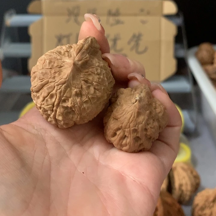 ，***，吊坠文玩核桃异形单只，有瑕疵