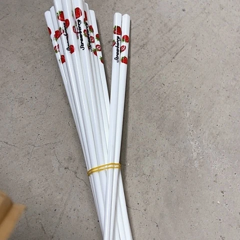 微瑕，不能明火，筷子10双草莓