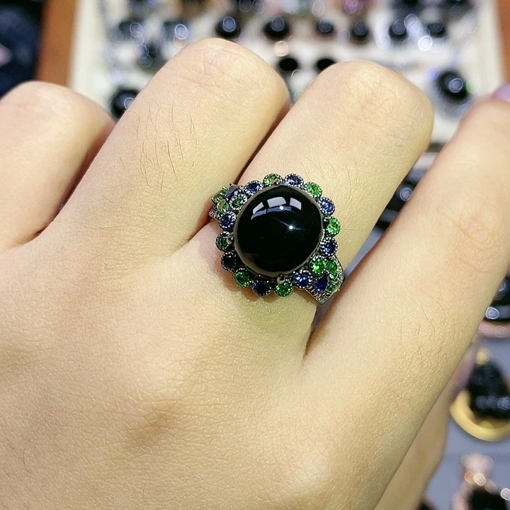 18K金镶嵌戒指翡翠