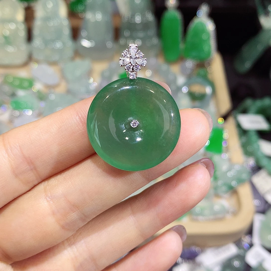 颈饰18K金镶嵌翡翠扣子