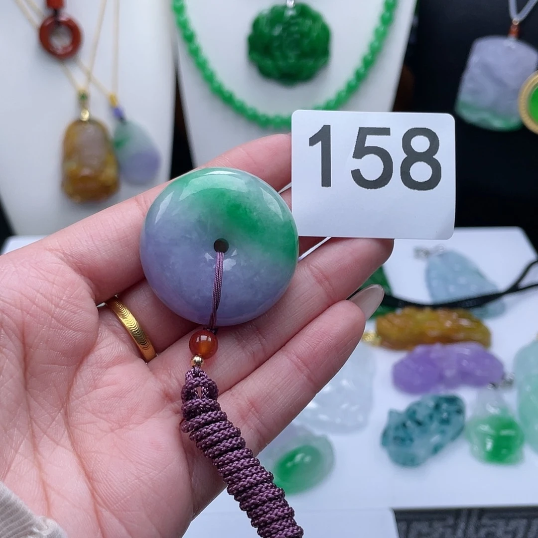 翡翠吊坠(赠链)未镶嵌