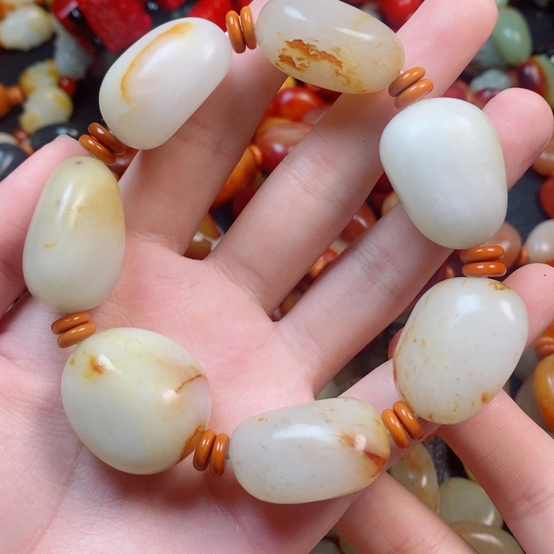 用***4颈饰未镶嵌和田玉