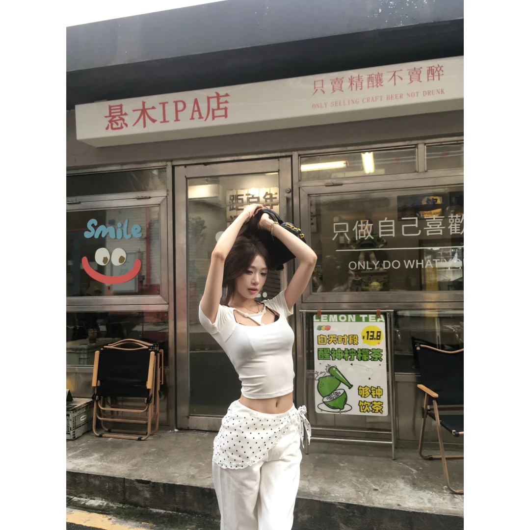 withmin白兔 淡人穿搭 正肩圆领镂空串珠修身百搭短袖T恤2523469