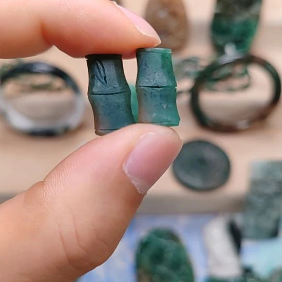 未镶嵌独山玉颈饰