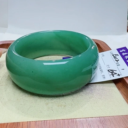 石英质玉手镯未镶嵌小****）