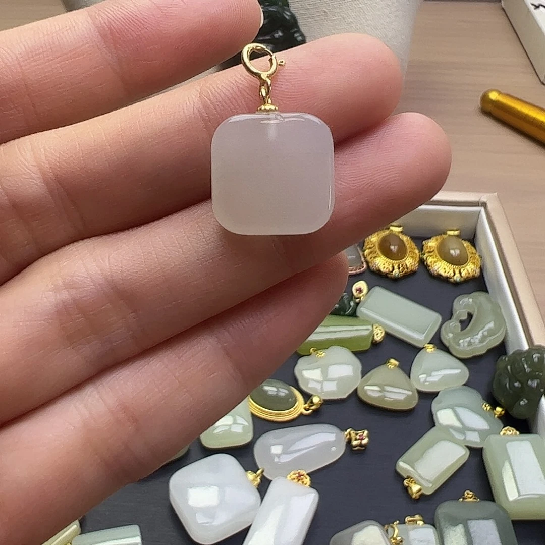 和田玉银S925镶嵌吊坠(赠链)