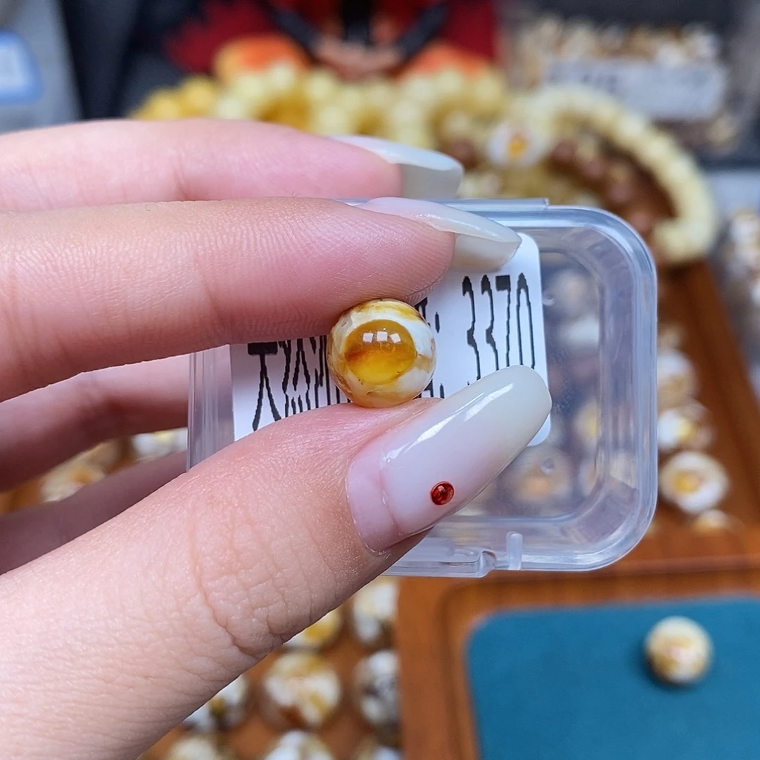 蜜蜡未镶嵌珠宝奇石3370