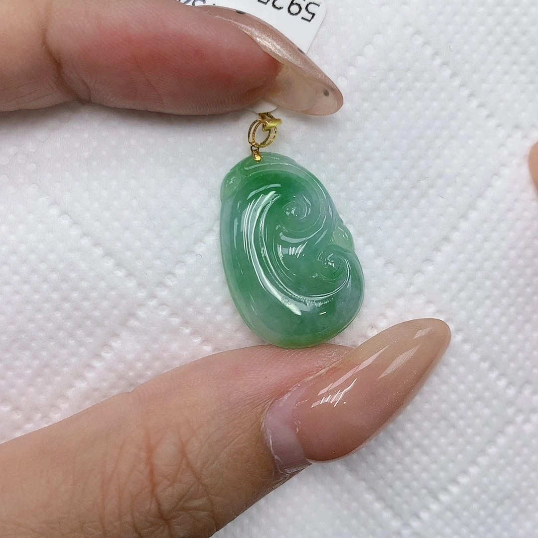 颈饰18K金镶嵌翡翠