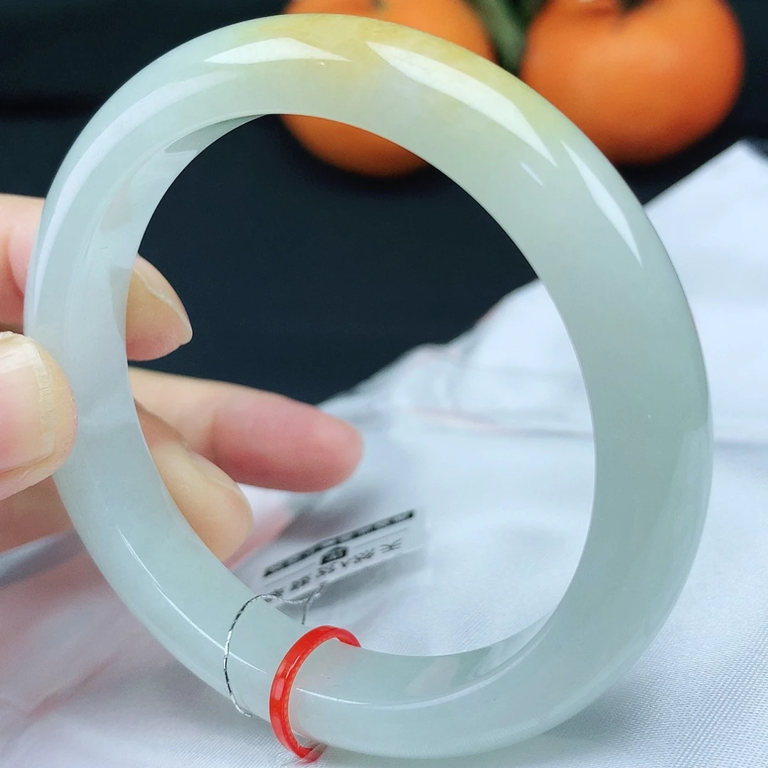 翡翠手镯未镶嵌55圈