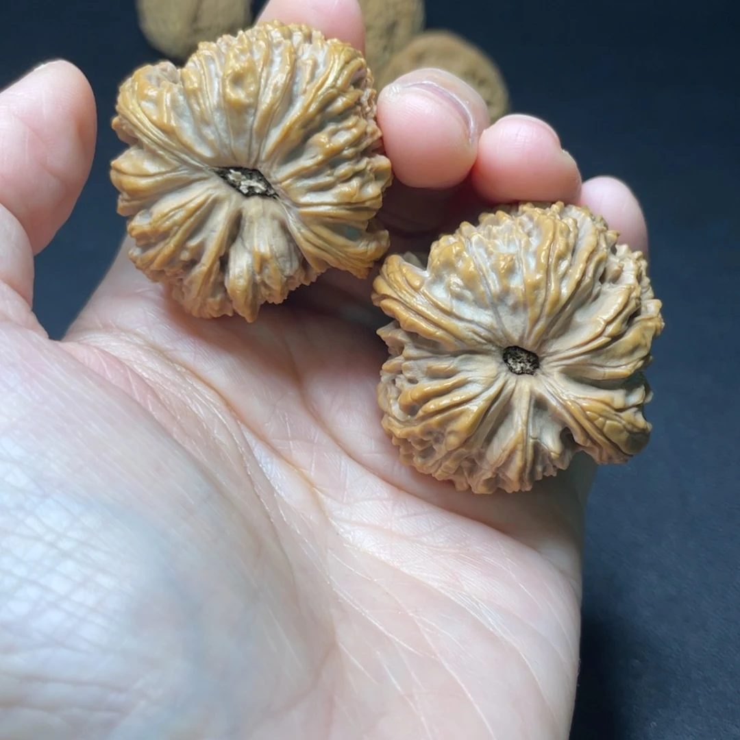 文玩核桃吊坠那***面南疆石