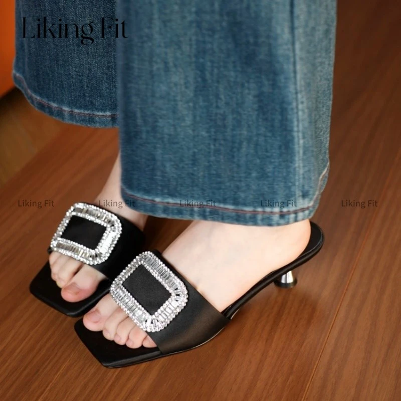 Liking Fit2025新款方扣水钻一字拖女中跟凉拖绸缎舒适凉拖鞋女