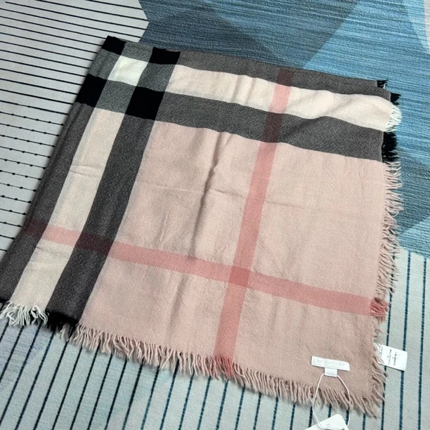 95新 BURBERRY/博柏利 粉色格纹方巾围巾100*100