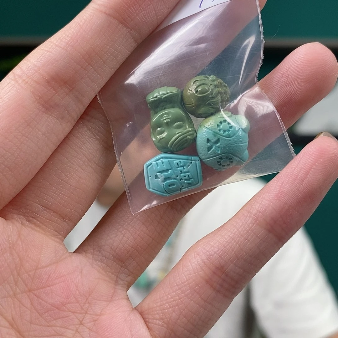 绿松石未镶嵌珠宝奇石