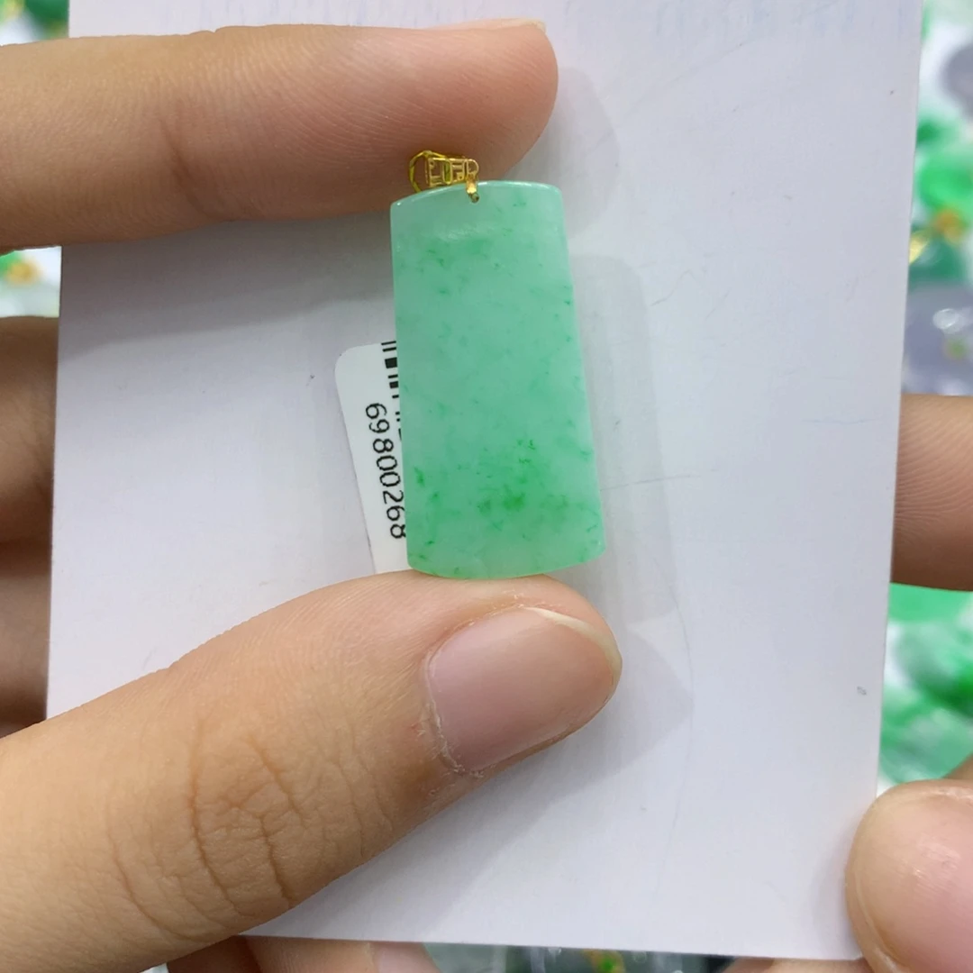 颈饰18K金镶嵌翡翠