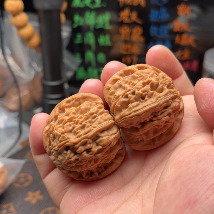 文玩核桃把件白狮子