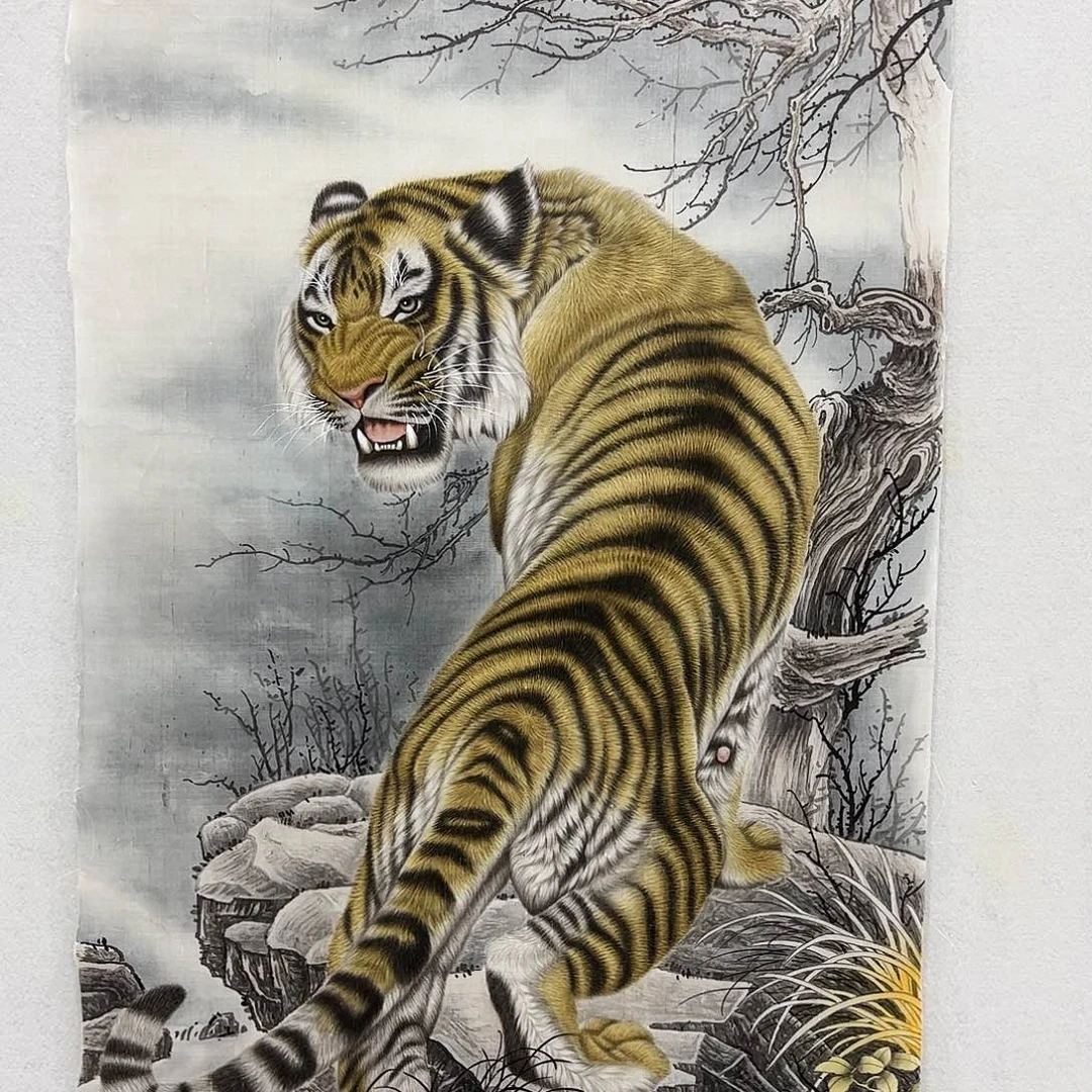 用***7国画精品绢本工笔虎